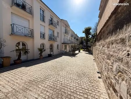 l’esprit d’une maison contemporaine avec 400 m² d’extérieurs privatifs