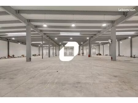 local bureaux 1 821 m²