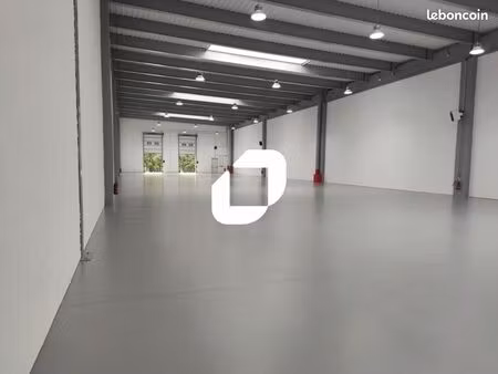 local bureaux 2 964 m²