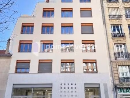 local commercial 241 m²
