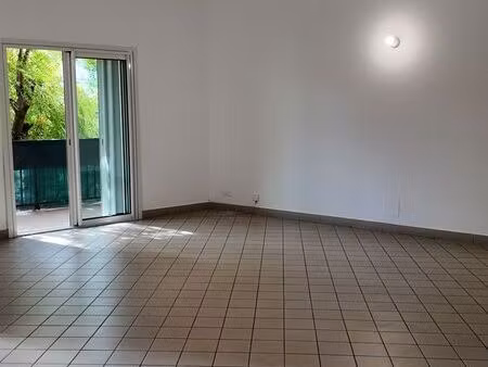appartement t4 rénové 95 m² – parking privé – saint-louis