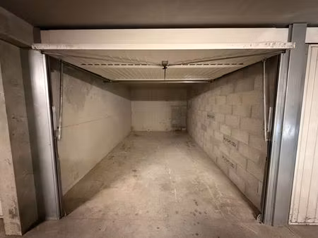 garage simple à vendre en sous-sol  la ciotat
