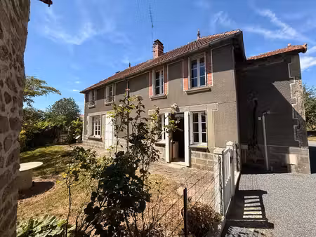 maison en pierre de 126m²  4 chambres  avec grange 65 000 €