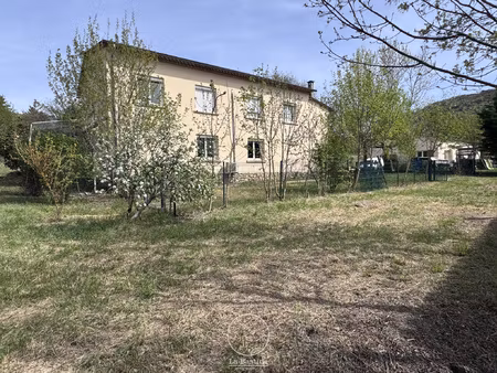 maison 5 pièces d'environ 137 m2 avec dépendances à francill