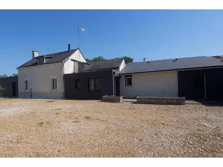 exclusivite seiches-sur-le-loir - maison ancienne rénovée de plain-pied sur une parcelle d