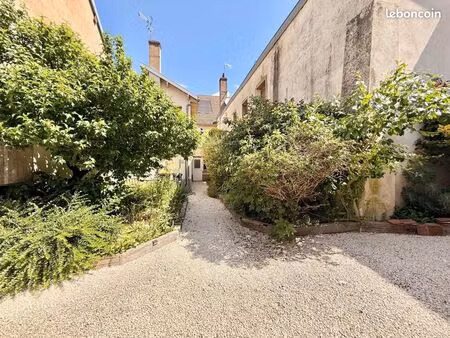 appartement 3 pièces 161 m²
