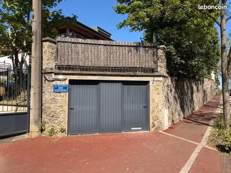 cave 16m² accès direct – 2 50m hauteur – 190/mois – garches (92380)