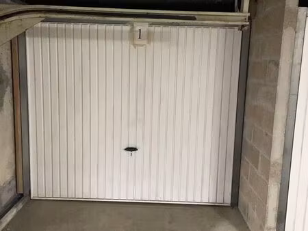 double garage dans le sens de la longueur