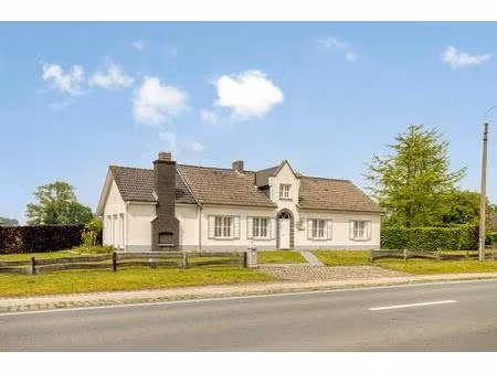 huis met 3 slaapkamers op 2.287 m² grond te koop in ursel!