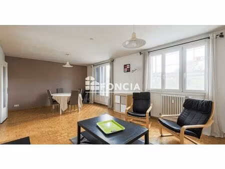 appartement traversant avec balcon  belle vue dégagée et ravalement avec isolation thermiq