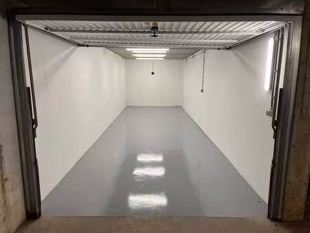 double-garage à vendre à nivelles  comme neuf