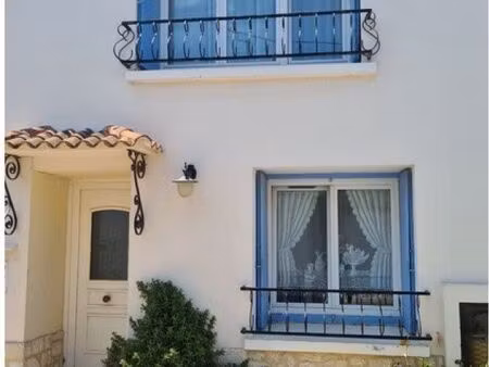 maison mitoyenne et fonctionnelle- prête à vivre  proche de tout