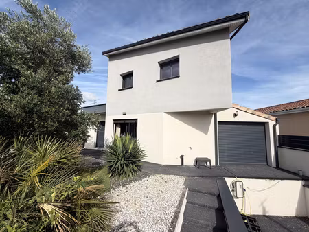 maison t5 de 138 m2 avec piscine et jardin