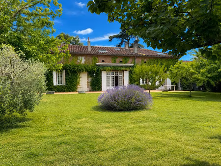 maison de 222 m2 avec 4 chambres  un bureau  double garage e