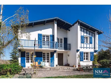 maison basque familiale avec piscine