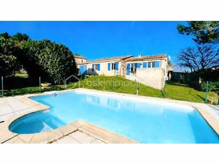 à vendre – maison de plain-pied 3 chambres avec piscine – villelaure