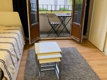 location studio meublé avec cuisine indépendante