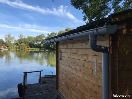 vend ponton avec cabane de pêche