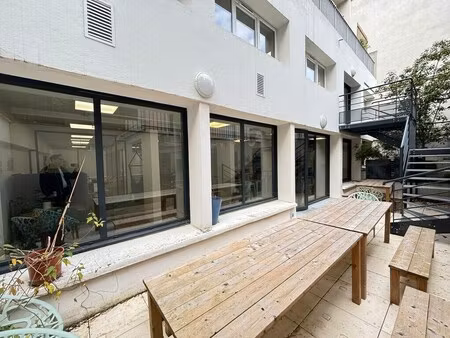 location commerce paris 75014 325m²