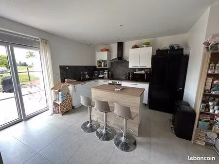 à louer - grand t3 duplex de 117m2 avec garage et double cour - auxonne