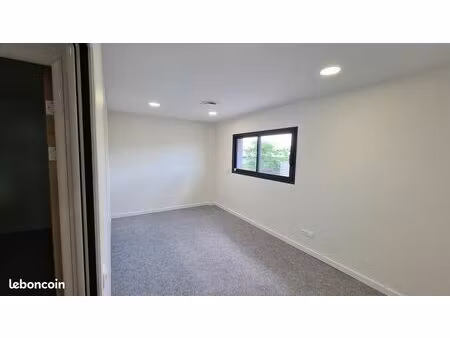 bureau à louer dans plateau neuf livré fini – parking  fibre  salle de réunion