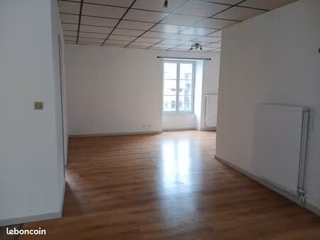 f3 66m2 proche centre ornans vue sur loue