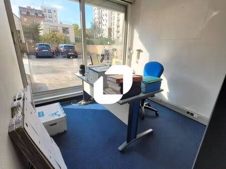 bureaux 74 m²