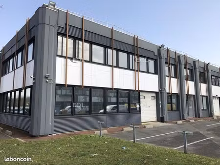 local bureaux 1 205 m²