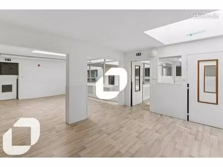 bureau 327 m²