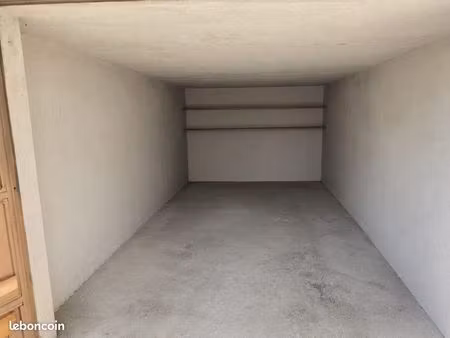 parking/box 14 m² nîmes