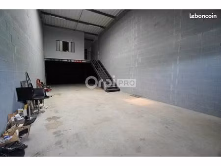 local d'activité 141 m²