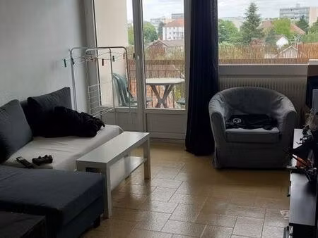 location t2 avec parking privé