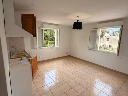 t2 dans village entre uzès ales et nîmes