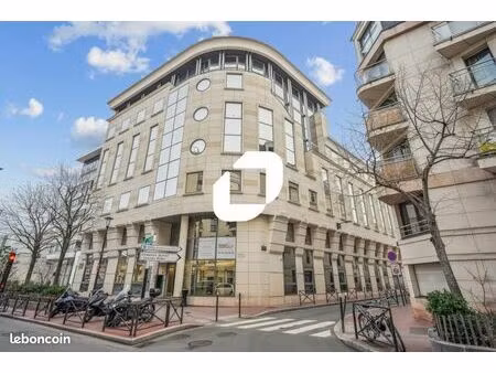 bureau 208 m²