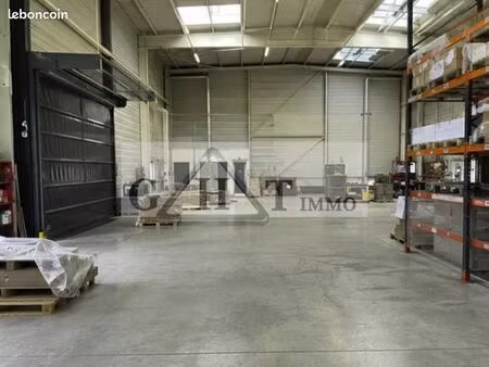local bureaux 1 300 m²
