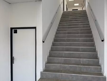 bureau / local professionnel à louer – 90 m² – lumineux – idéal entreprise