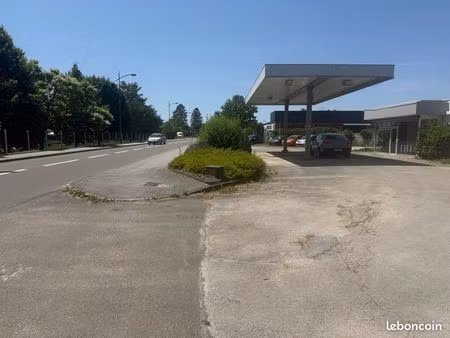 local commercial à louer avec parking