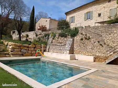 mas provençal en pierre  plein sud  400 m² habitables  3 logements indépendants  piscine  