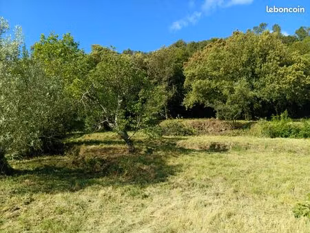 terrain constructible 940m² avec pc purgé vue dominante