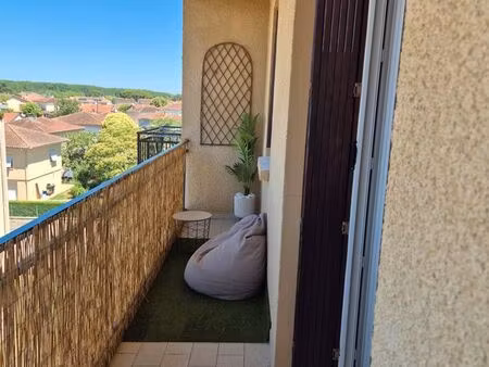 t2 meublé rénové lumineux avec balcon