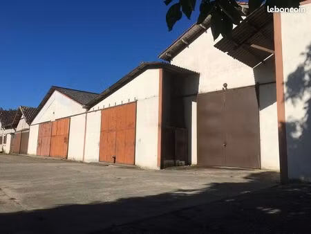 entrepot plus de 700m2