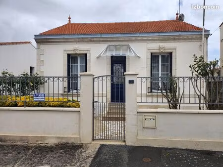 vente ancienne echope de 1923 rénovée