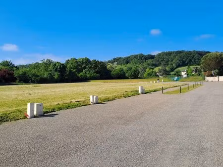 terrain plat et viabilisé à pavie