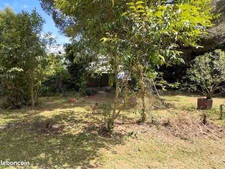 direct propriétaire – terrain constructible 1 100 m² avec bâtiment de 60m2 arboré  sans vi