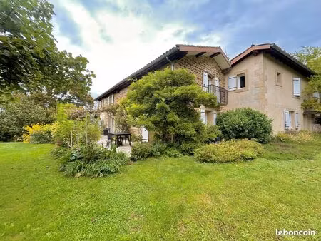 propriété 10 pièces 393 m²