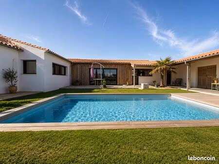 maison familiale 4 chambres  garage double  piscine