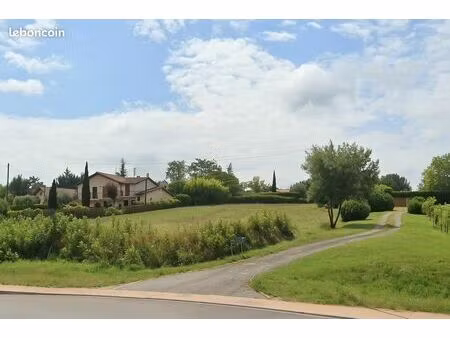 terrain 672m² - l'isle jourdain