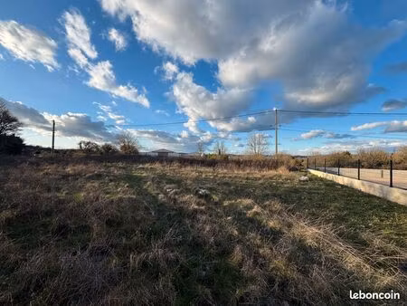terrain constructible viabilisé de 1 070 m² – les rives (34)