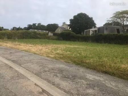 vends terrain à bâtir