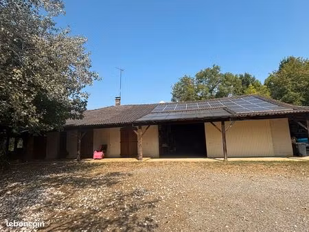 maison familiale avec grand terrain et excellente performance énergétique